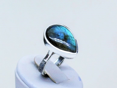 Zdjęcie Błękitna kropla-pierścionek srebrny z labradorytem