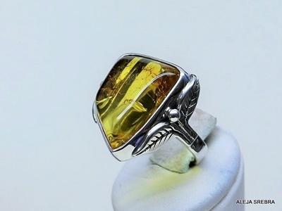 Zdjęcie Kasztelan - pierścionek srebrny z bursztynem