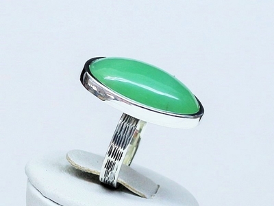 Zdjęcie Budzik-Pierścionek z pięknym chryzoprazem