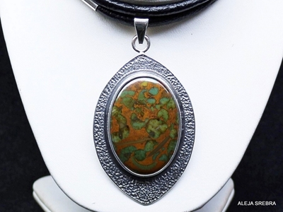Zdjęcie Moro - śliczny medalion z azubolitem