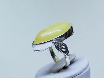 Zdjęcie Pustelnik - pierścionek z mlecznym bursztynem