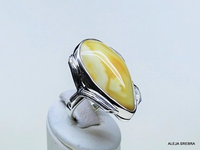 Zdjęcie Złoto Bałtyku - pierścionek z pięknym bursztynem