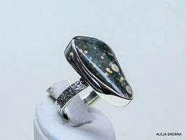 Dalmatyńczyk - pierścionek z jaspisem oceanicznym