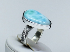 Wodnik-Pierścionek z larimarem