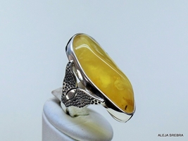 Foczka -  pierścionek z niezwykłym bursztynem
