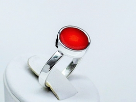 Wzruszający pierścionek-pierścionek z koralem (Cz)